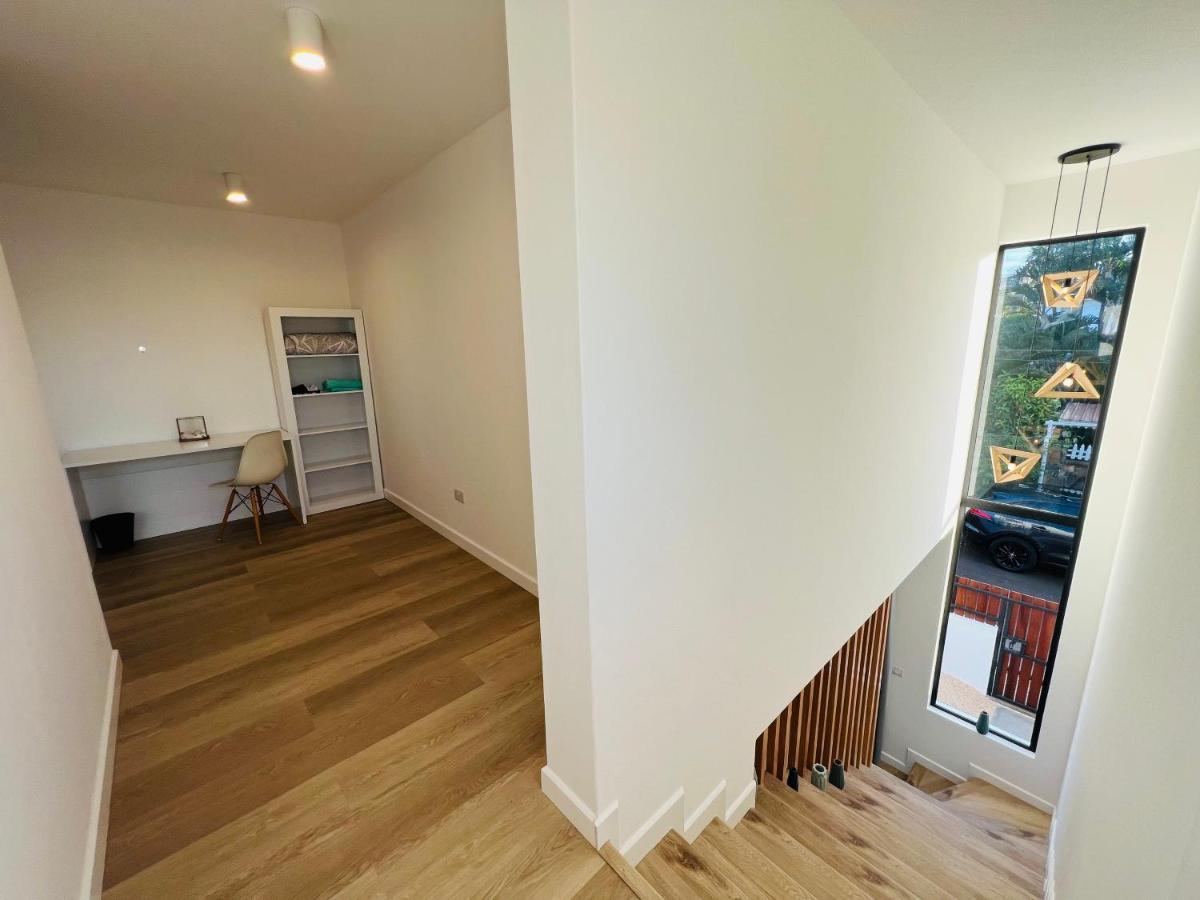 Into The Sea - Modern Home Close To The Beach アルビオン エクステリア 写真