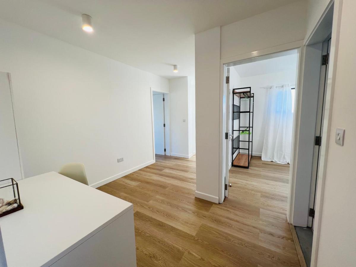 Into The Sea - Modern Home Close To The Beach アルビオン エクステリア 写真