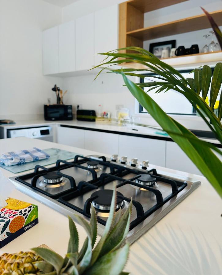 Into The Sea - Modern Home Close To The Beach アルビオン エクステリア 写真